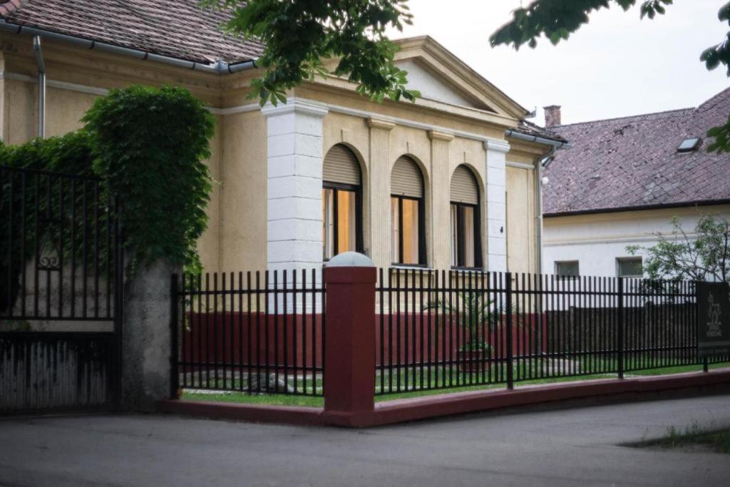 Servus Vendégház 2 Lengyeltoti Exterior foto